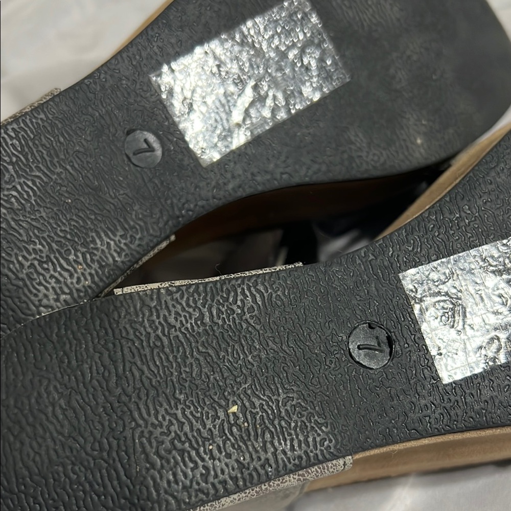 COPY - Pierre Dumas Silver Sandals with Metallic Finish - Picture 6 of 6